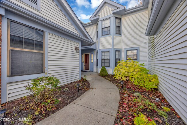 Building Photo - 45 Rawson Cir