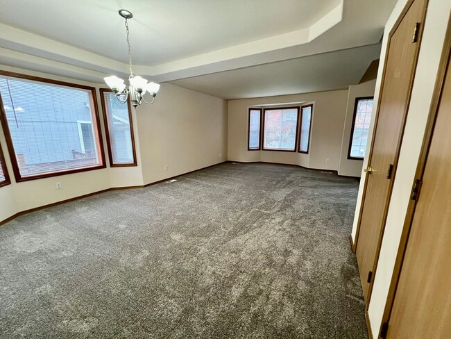 Building Photo - **PENDING APP**$500 Move In Special** Beau...