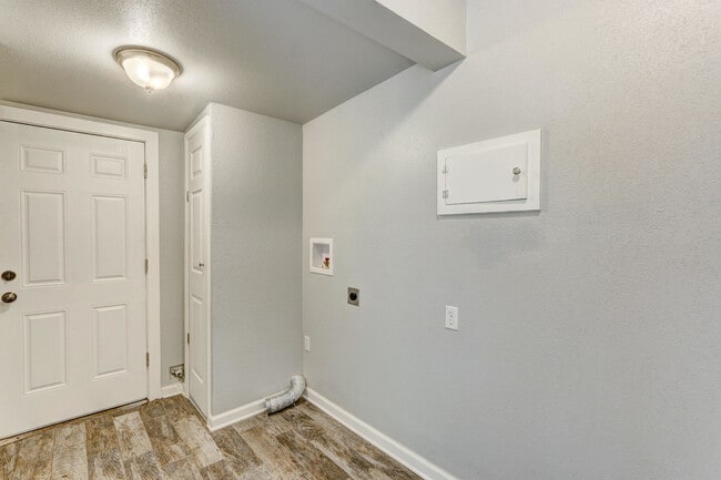 Building Photo - Remodeled Retreat w/ Covered Patio, Front ...