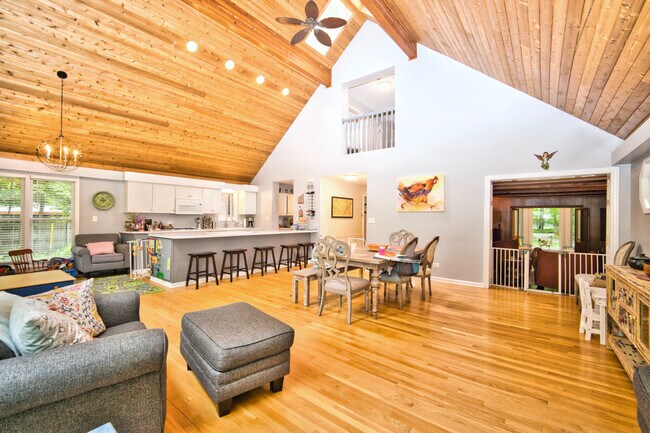 Building Photo - 565 Juneberry Rd