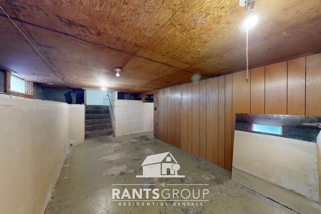 Building Photo - 3-Story Eastside Home with Views of the Bay!