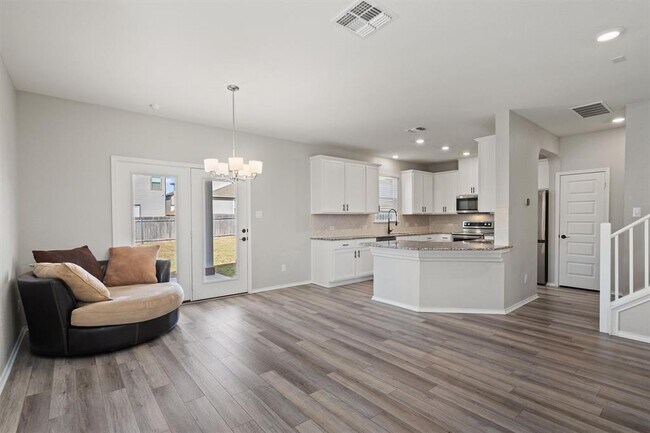 Building Photo - 213 Sweet Autumn Dr