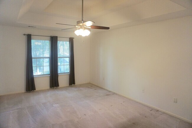 Building Photo - 5 BED | 2.5 BATH | SINGLE FAMILY HOME | BONUS ROOM | 2 CAR GARAGE