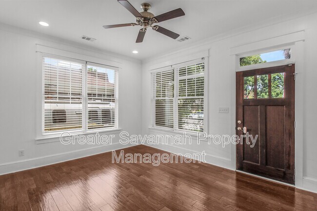 Building Photo - 419 E 54th St