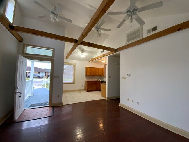 Building Photo - 1911 Ricouard Rd