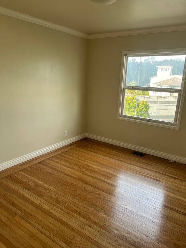 Building Photo - G4 | (M&amp;R) 412-414 &amp; 416 E Street