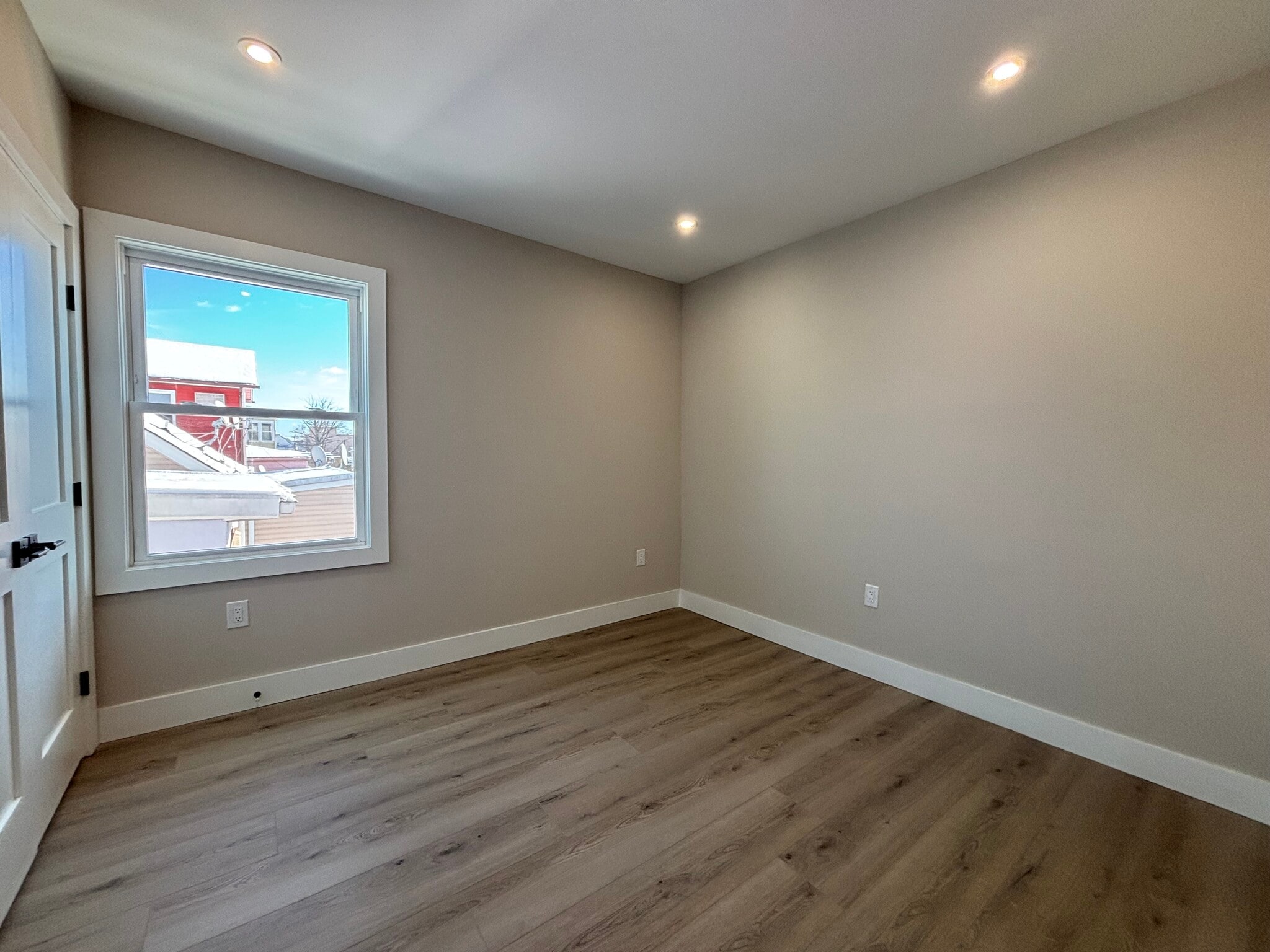 Building Photo - 130 Elm St