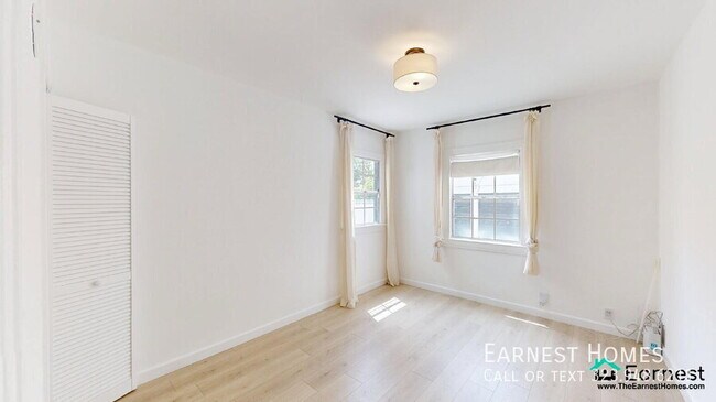 Building Photo - 2032 W 80th St
