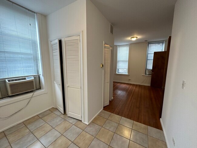 Building Photo - 1302 N Cleaver St