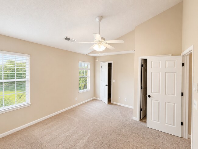 Building Photo - Three bedroom, 2.5 bath townhome in Whitsett