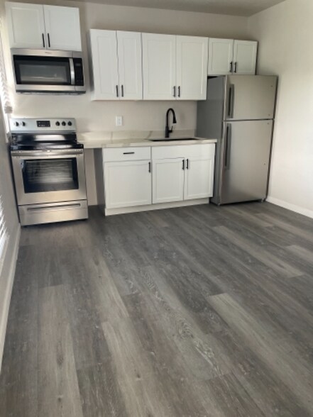 Primary Photo - 925 E McKinley St