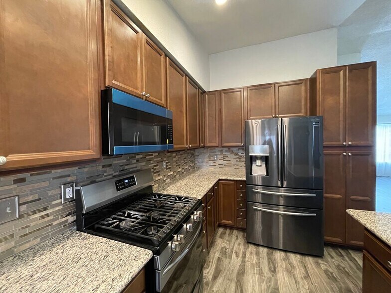 Building Photo - 3736 Eclipse Dr