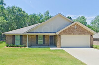 Building Photo - 111 Live Oak Dr