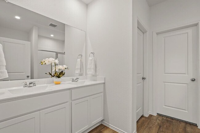 Building Photo - 30807 Khepri Ct