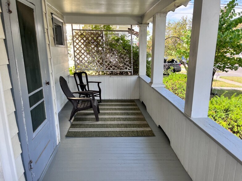 Building Photo - 236 Woodbine Ave