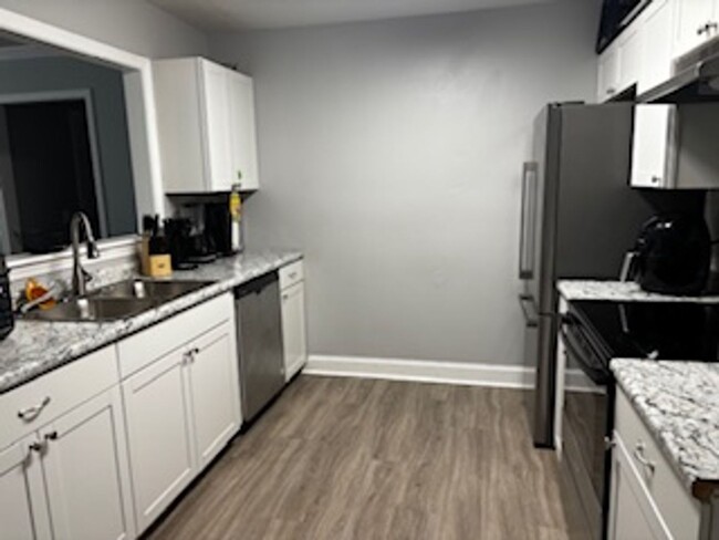 Primary Photo - 3 BR/2 BA home for rent in Brandon 047!