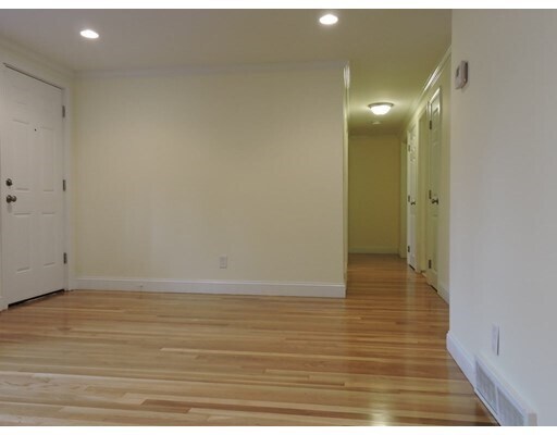 Building Photo - 176 Sherman St