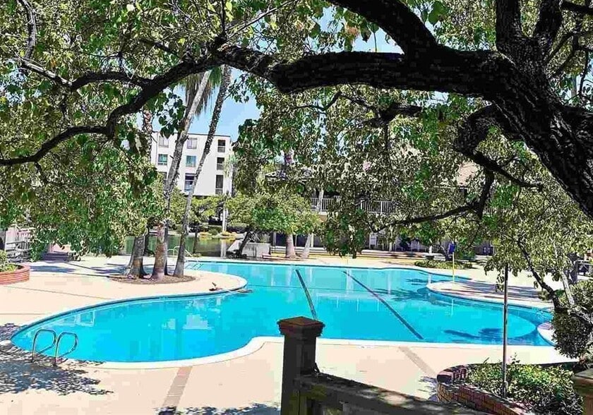 Building Photo - 490 N Civic Dr