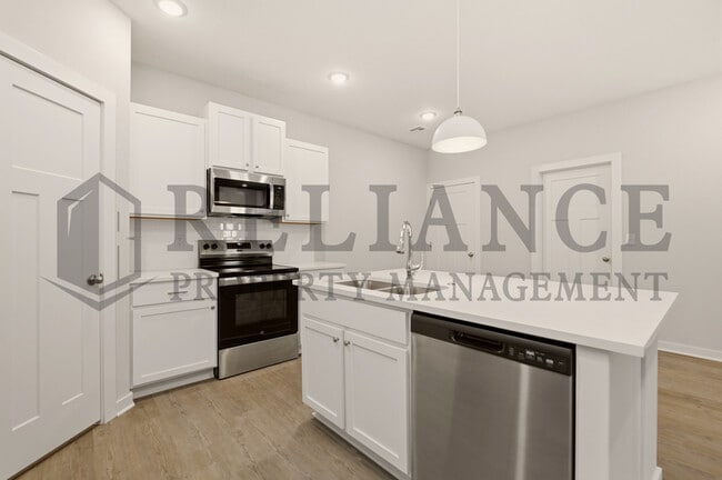 Building Photo - 622 W 50th St S