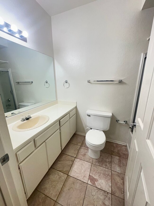 Building Photo - (PENDING APPLICATION) Gated West Lancaster...