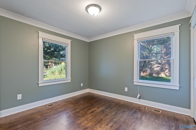 Building Photo - 1706 McCullough Ave NE