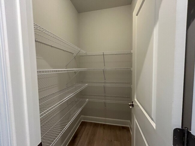 Building Photo - 450 Bandon Wy