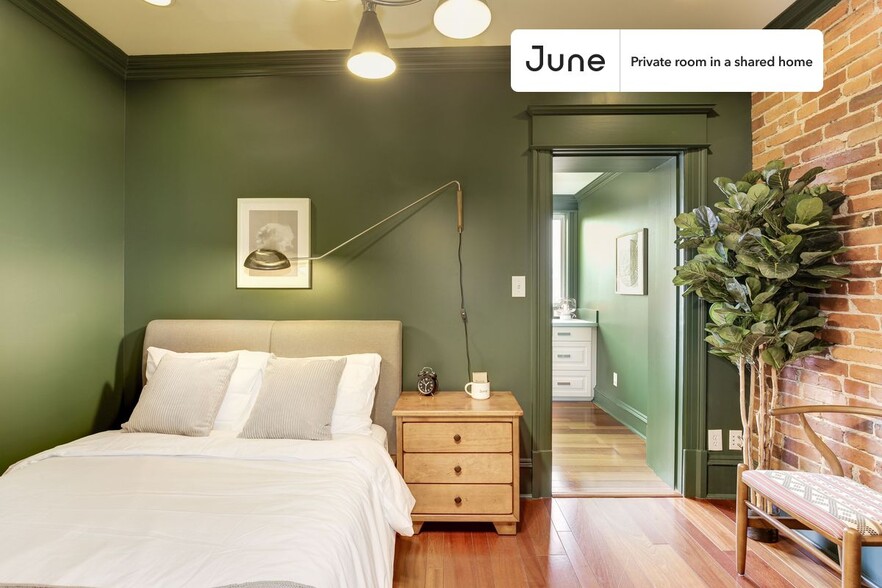 Building Photo - Private bedroom in 4 bed/3 bath Home