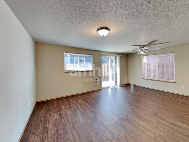 Building Photo - 467 Whitney Dr