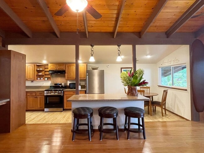 Building Photo - Charming Hamakua Coast Furnished Rental Available: 2 BR / 1.75 BA