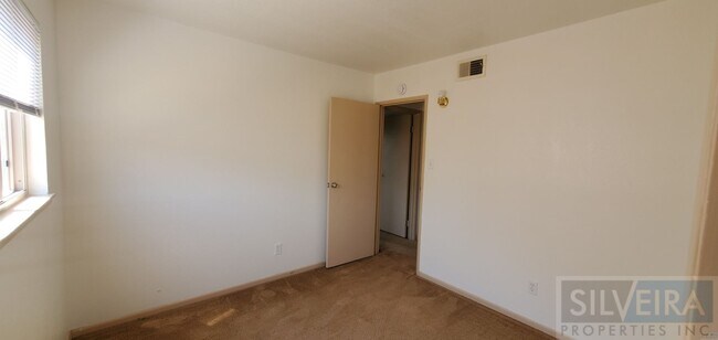 Building Photo - A Comfortable Home awaits the right Tenant!