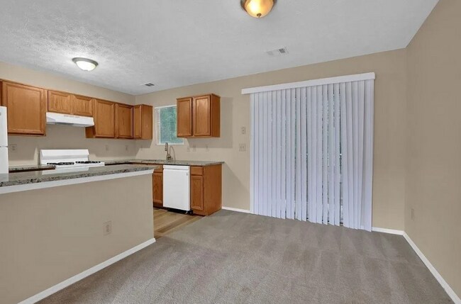 Building Photo - 3 bed 2 bath Elegant House in Dekalb!