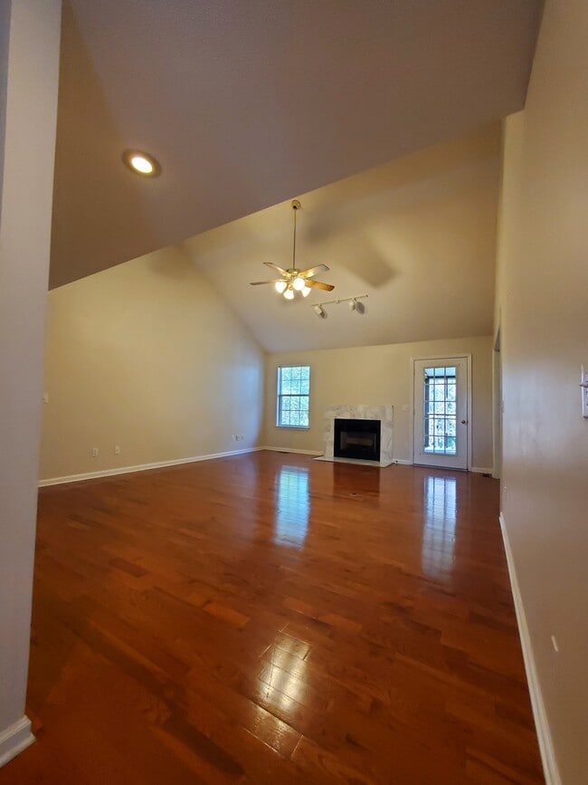 Building Photo - 5621 Chestnut Pond Dr