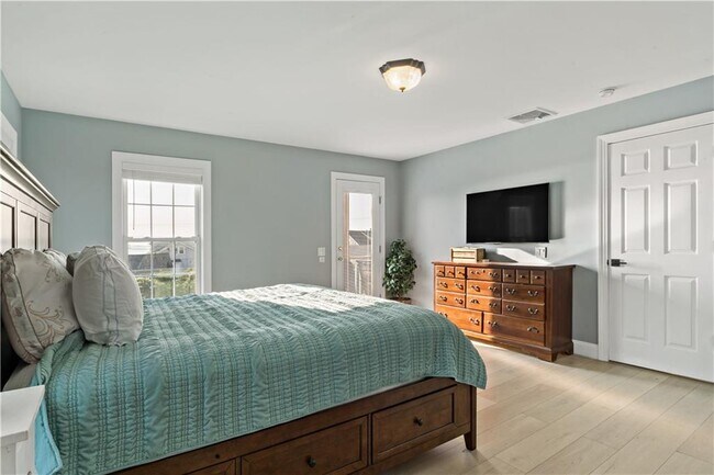 Building Photo - 11 Defelice Rd