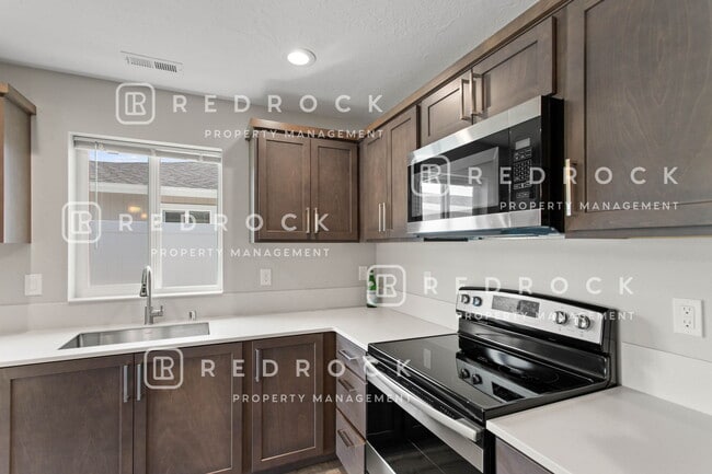 Building Photo - 710 Jones Ln