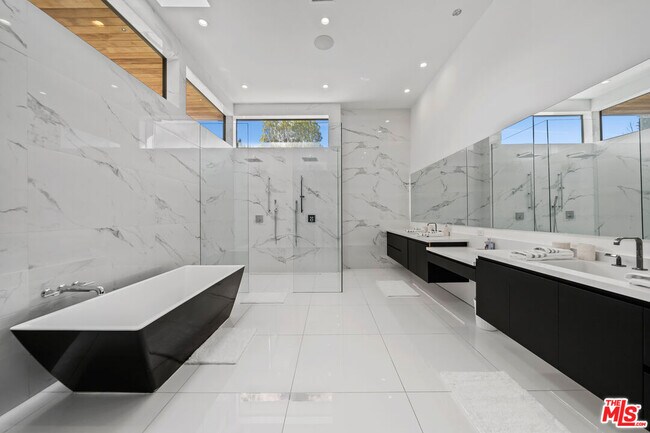 Building Photo - 4458 Mammoth Ave