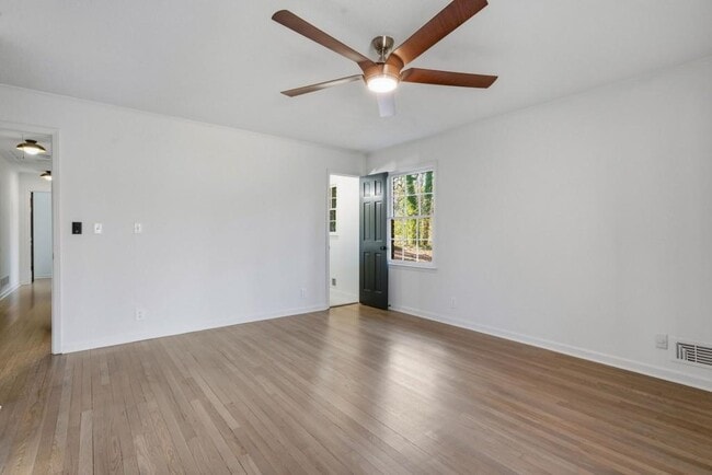 Building Photo - 2751 Cedarbrook Dr