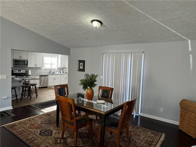 Building Photo - 17 Hartley Woods Dr