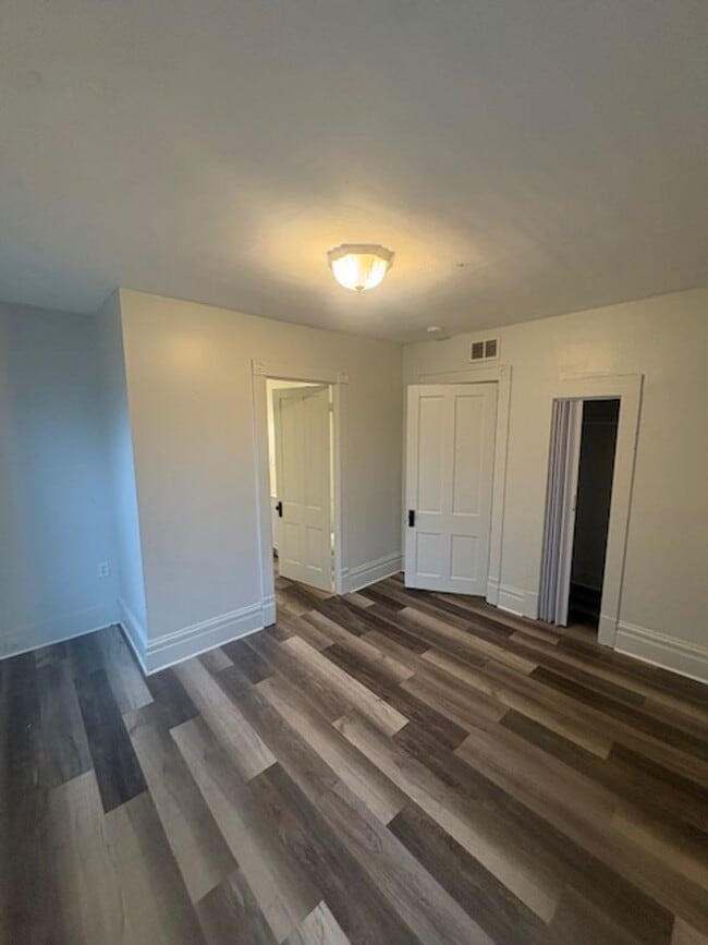 Building Photo - 723 W Armstrong Ave