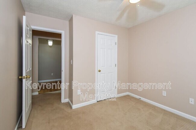 Building Photo - 1393 Treewood Trail