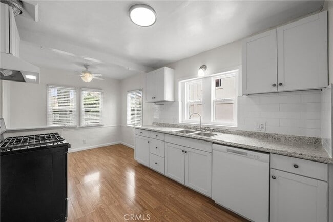 Building Photo - 2214 Rockefeller Ln