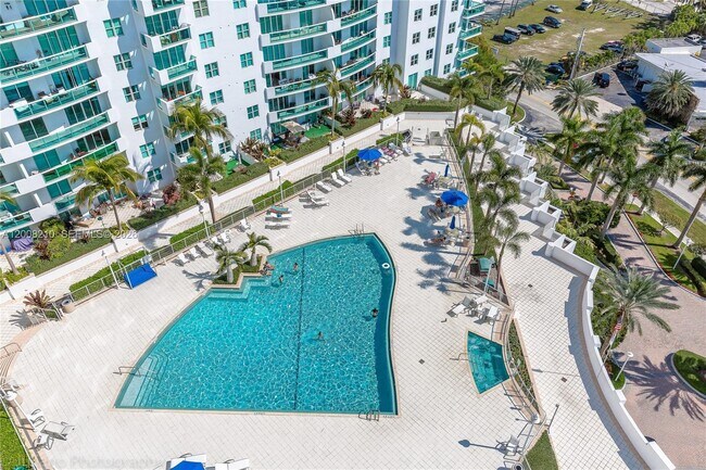 Building Photo - 7900 Harbor Island Dr