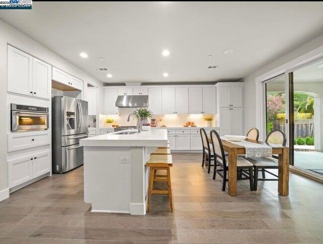 Building Photo - 1588 Alamo Way