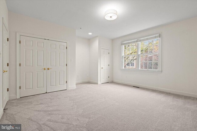 Building Photo - 2622 Clarendon Blvd