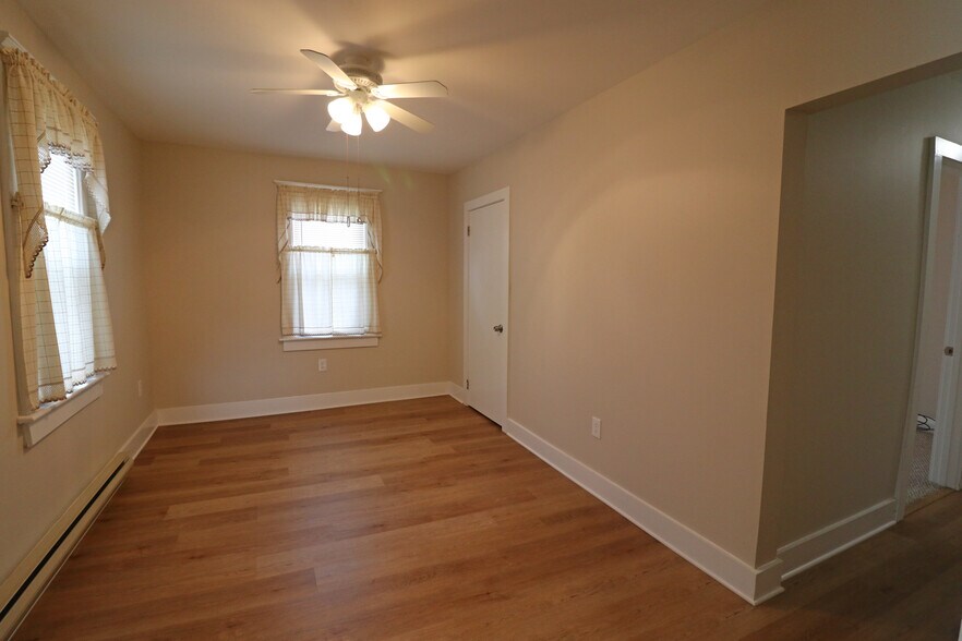 Building Photo - 318 S Watson St