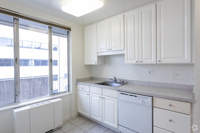 1BR, 1BA - 1,200 SF - London Normandy House