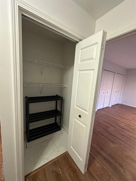 Building Photo - 6939 Alma Ct