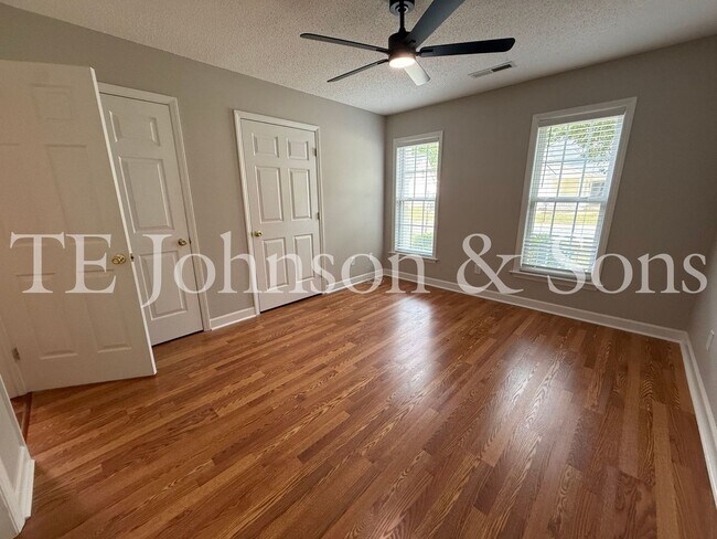 Building Photo - Spacious 3 Bedroom Home with Primary Suite on Main Level in Camden Forest