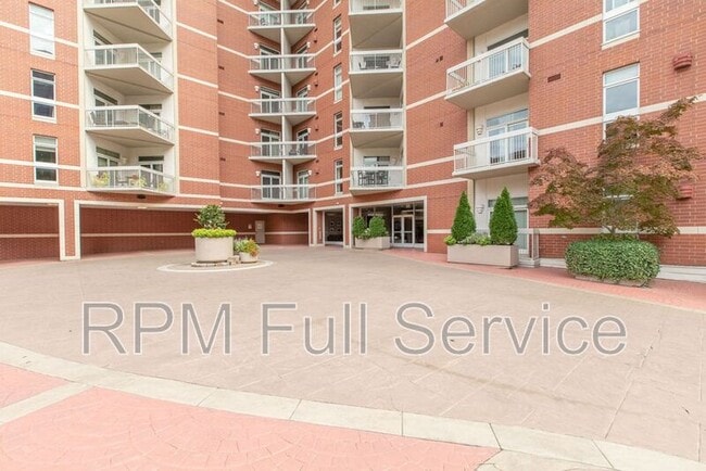 Building Photo - 110 31st Ave N