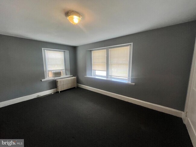 Building Photo - 502 S Main St