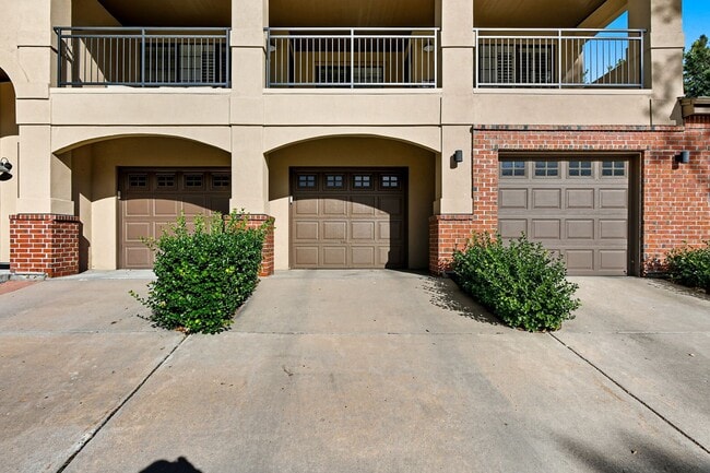 Building Photo - Charming & Updated Unit in Prime Denver Location